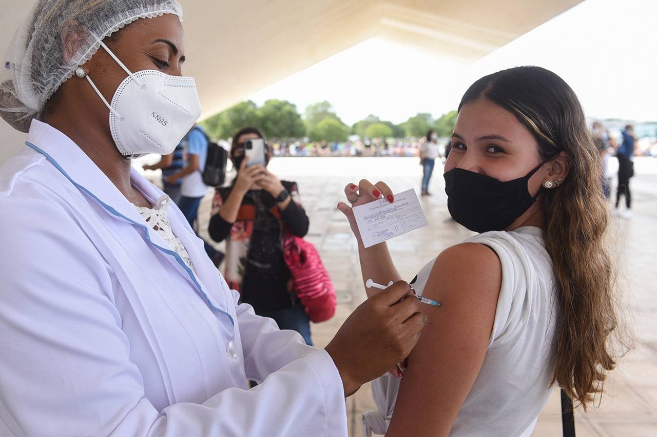 Consórcio Nordeste não adotará recomendação do MS para parar vacinação de adolescentes